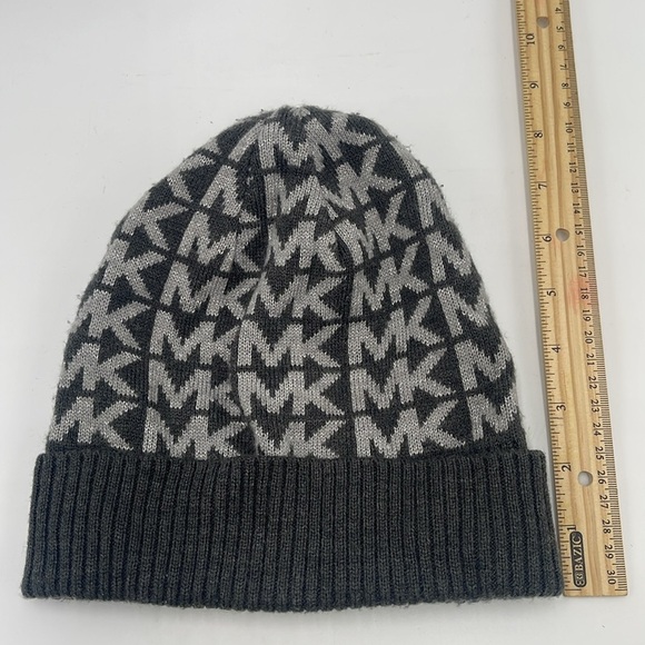 Michael Kors Grey Beanie – Excellent Condition - Picture 5 of 7